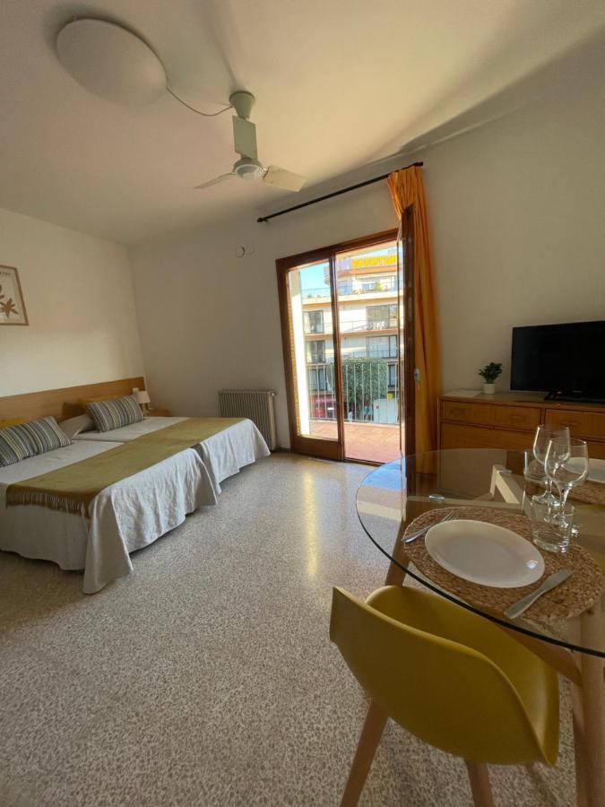 Apartamentos El Sol Tossa de Mar Bagian luar foto